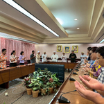งานสงกรานต์ ศท. พิธีสรงน้ำพระ รดน้ำขอพรผู้ใหญ่ ... Image 10