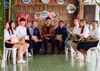 ทีมผลิตรายการเรียนนอกรั้ว ... Image 1