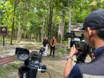 ทีมผลิตรายการ “เรียนนอกรั้ว” ... Image 2