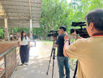 ทีมผลิตรายการ “เรียนนอกรั้ว” ... Image 5