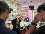 ทีมผลิตรายการ “เรียนนอกรั้ว” ... Image 1