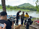 ทีมผลิตรายการ “เรียนนอกรั้ว” ... Image 9